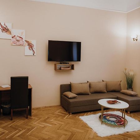 Dozsa Apartman แซแก็ด ภายนอก รูปภาพ