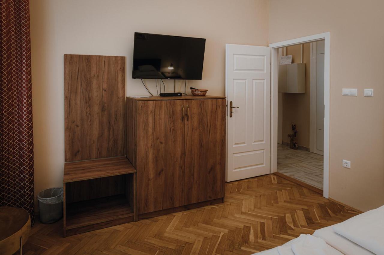 Dozsa Apartman แซแก็ด ภายนอก รูปภาพ
