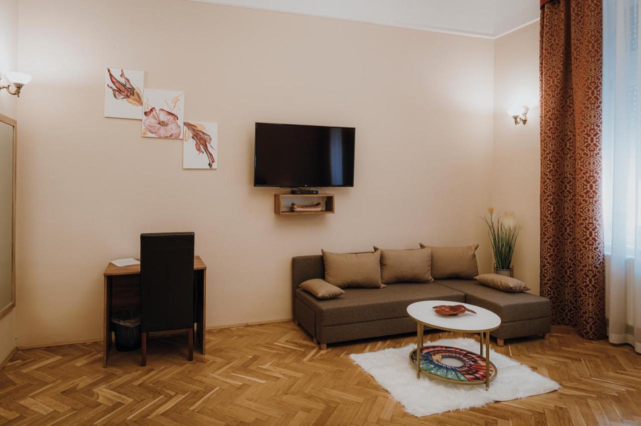 Dozsa Apartman แซแก็ด ภายนอก รูปภาพ