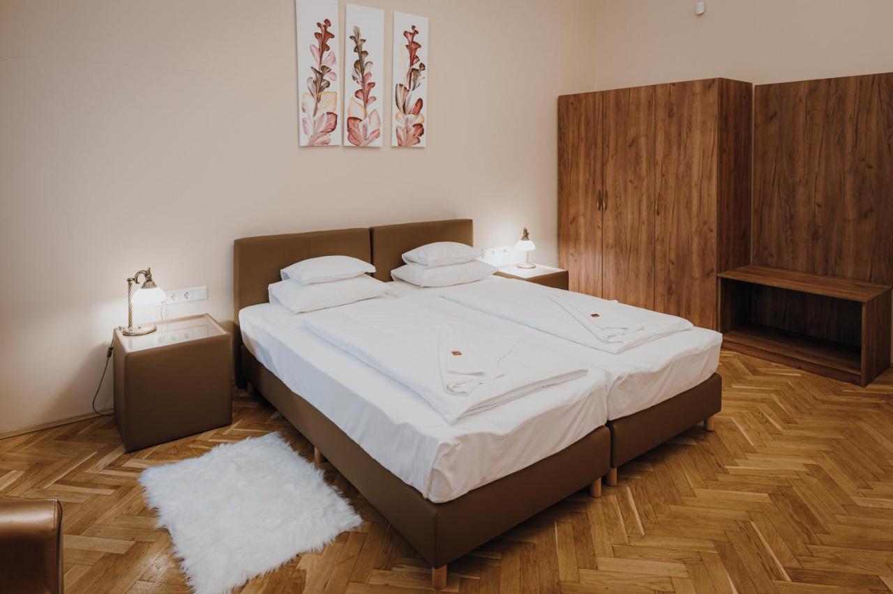 Dozsa Apartman แซแก็ด ภายนอก รูปภาพ