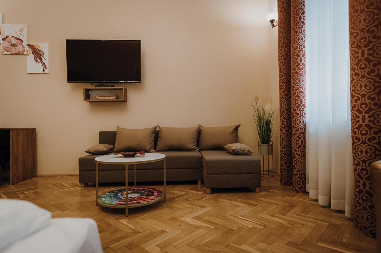 Dozsa Apartman แซแก็ด ภายนอก รูปภาพ
